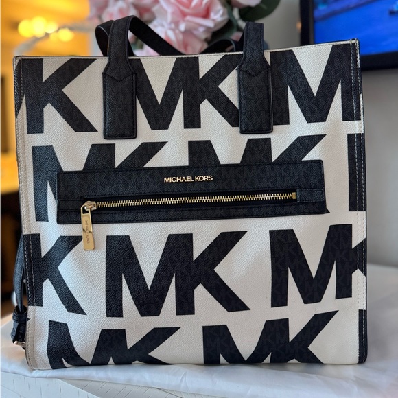 Authentic MK Tote - Picture 2 of 6
